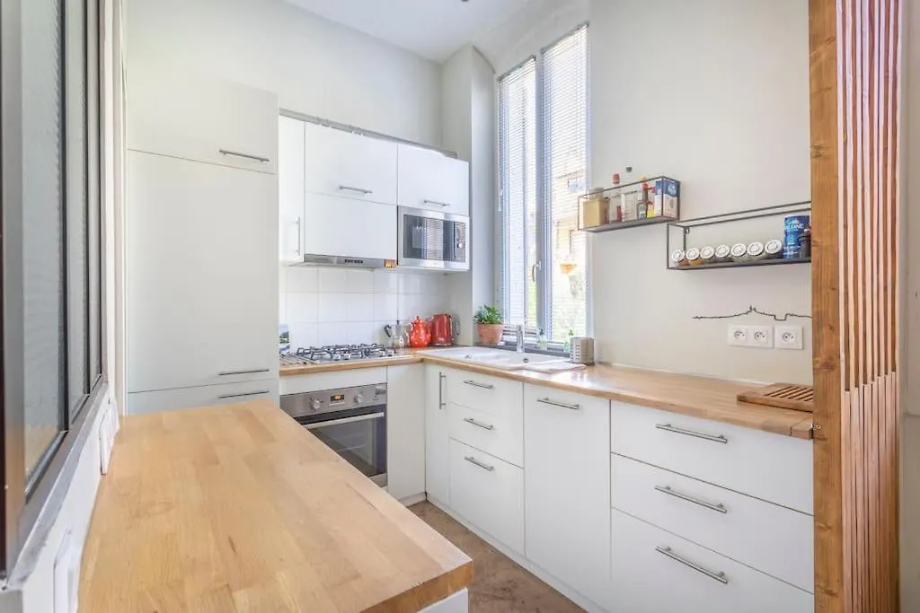 25Aug Cosy Appartement Au Cours Julien Marsylia 0*,