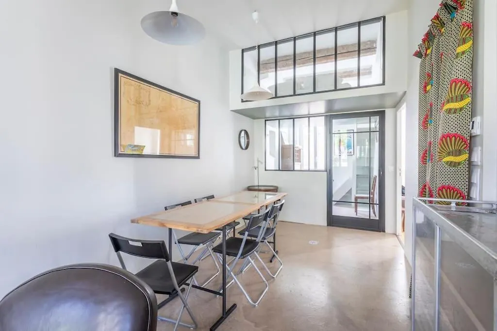25Aug Cosy Appartement Au Cours Julien Marseille Apartment